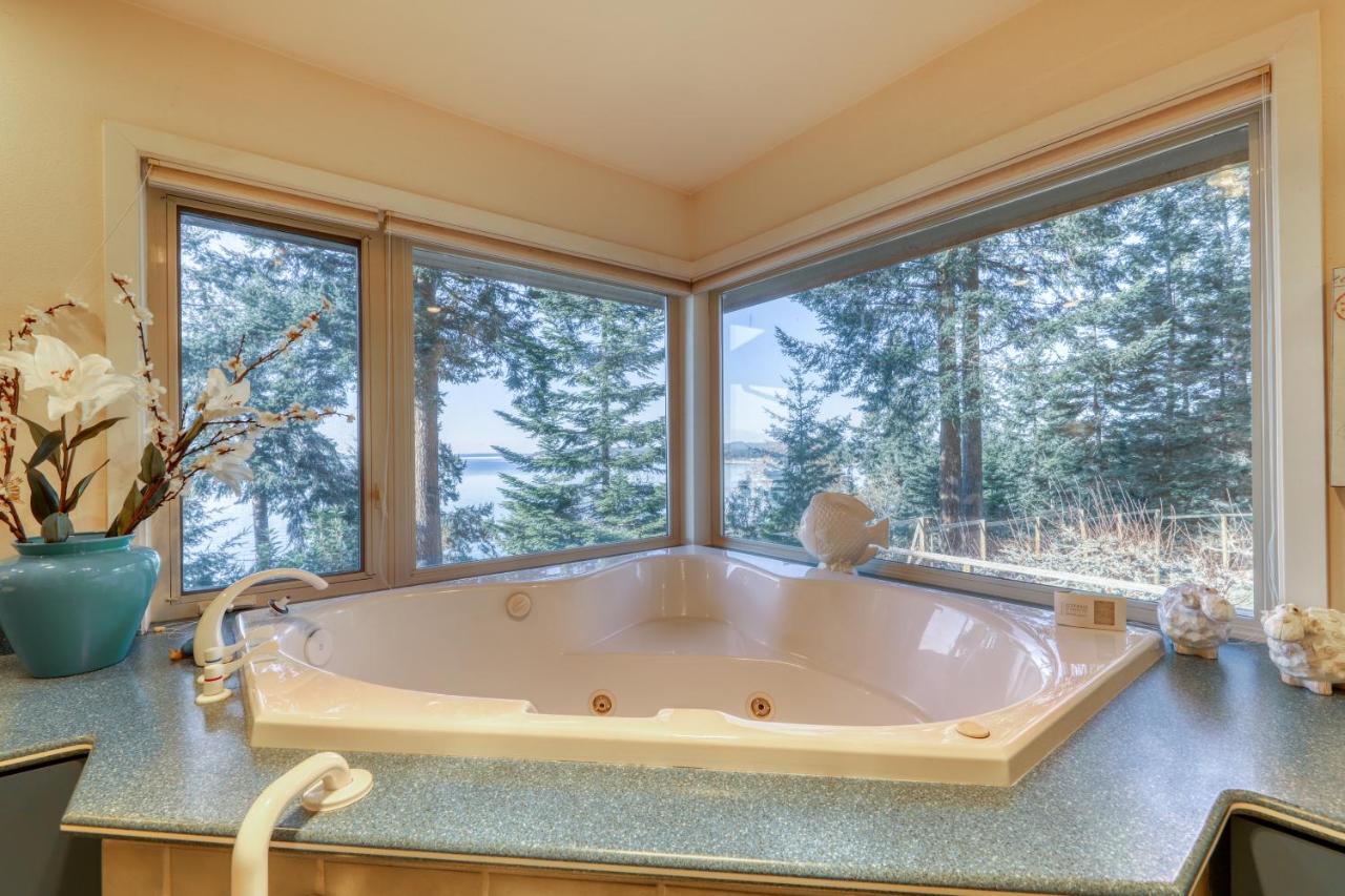Seascape Lodge Freeland Екстер'єр фото